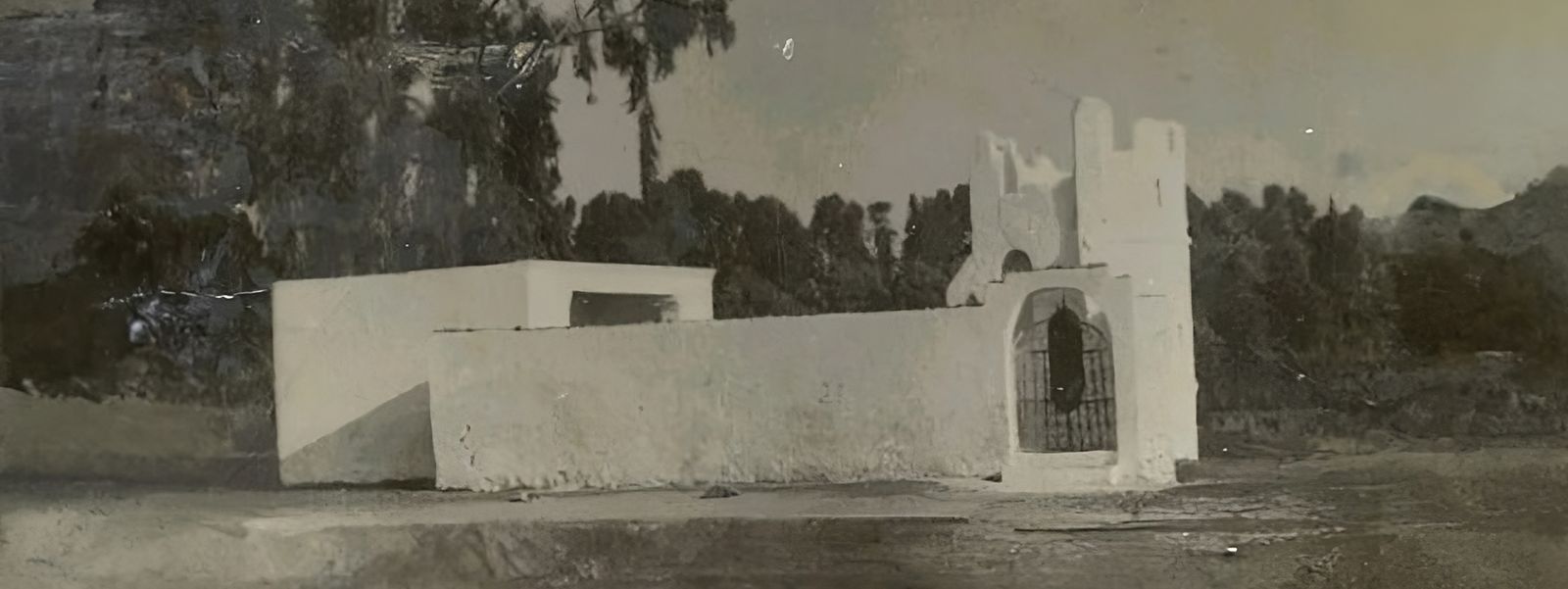 Une image panoramique du sanctuaire du rabbin Yudah Jabaly